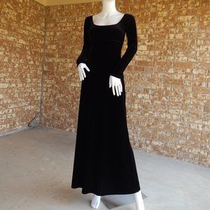 SCOTT MCCLINTOCK-size 4- LONG BLACK VELVET DRESS WITH SLEEVES